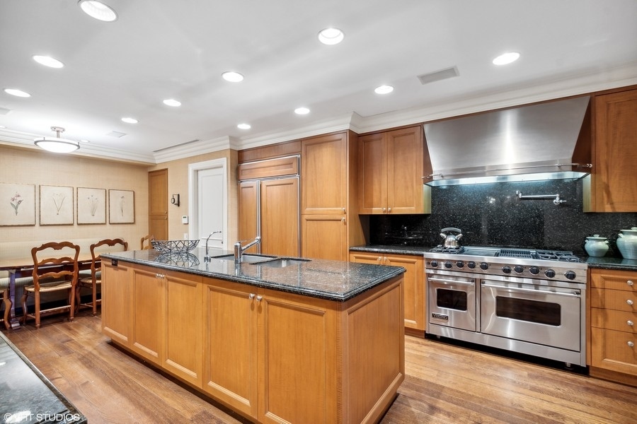 219 E Lake Shore Drive 2ABC