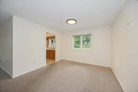 Tiny photo for 546 Banyon Lane #B, La Grange, IL 60525 (MLS # 12674932)