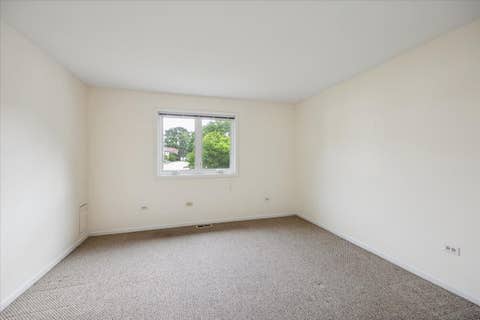 Tiny photo for 546 Banyon Lane #B, La Grange, IL 60525 (MLS # 12674932)