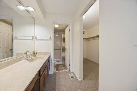 Tiny photo for 546 Banyon Lane #B, La Grange, IL 60525 (MLS # 12674932)