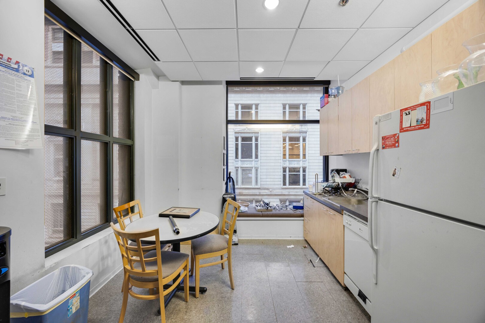 6 E Monroe Street 400