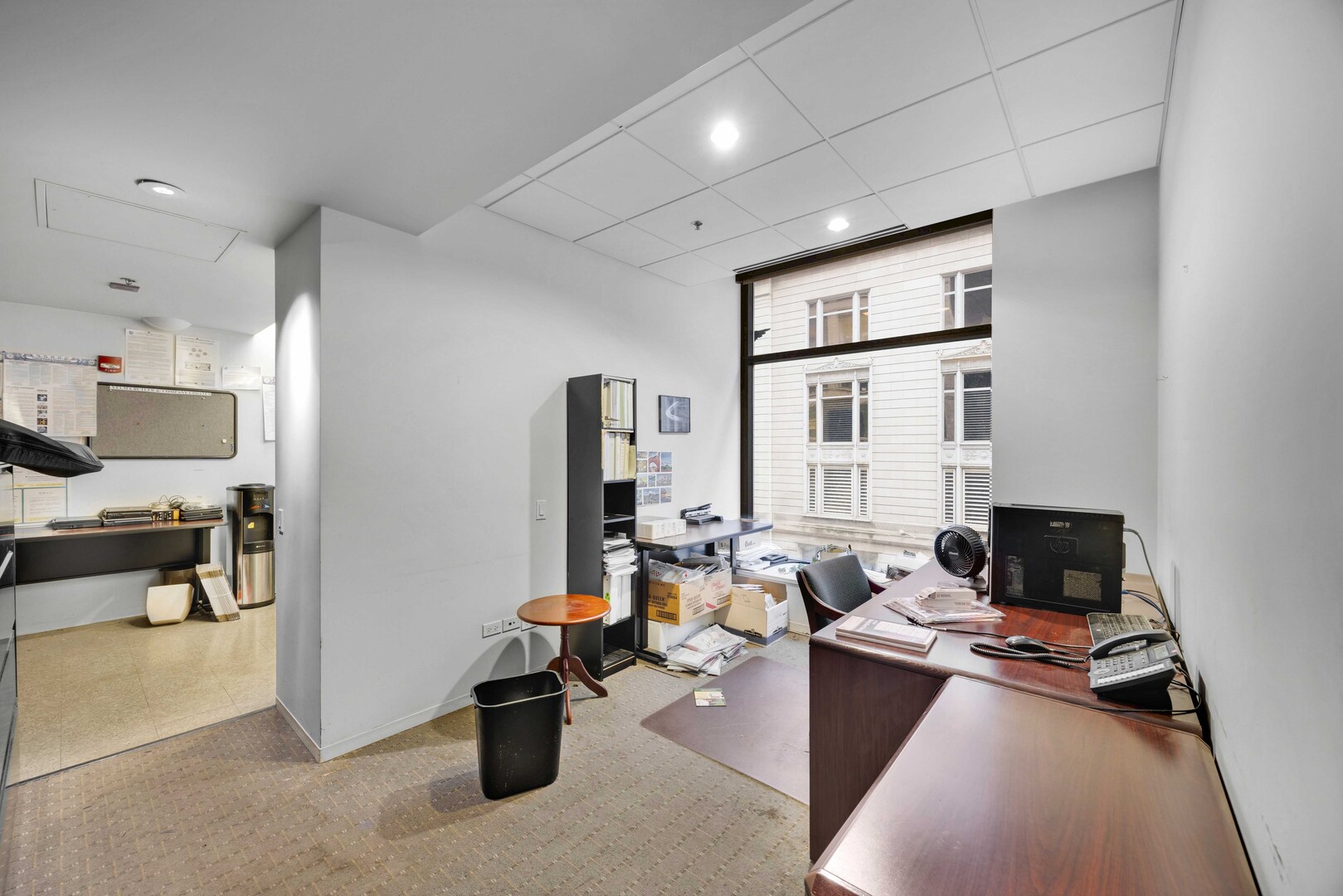 6 E Monroe Street 400