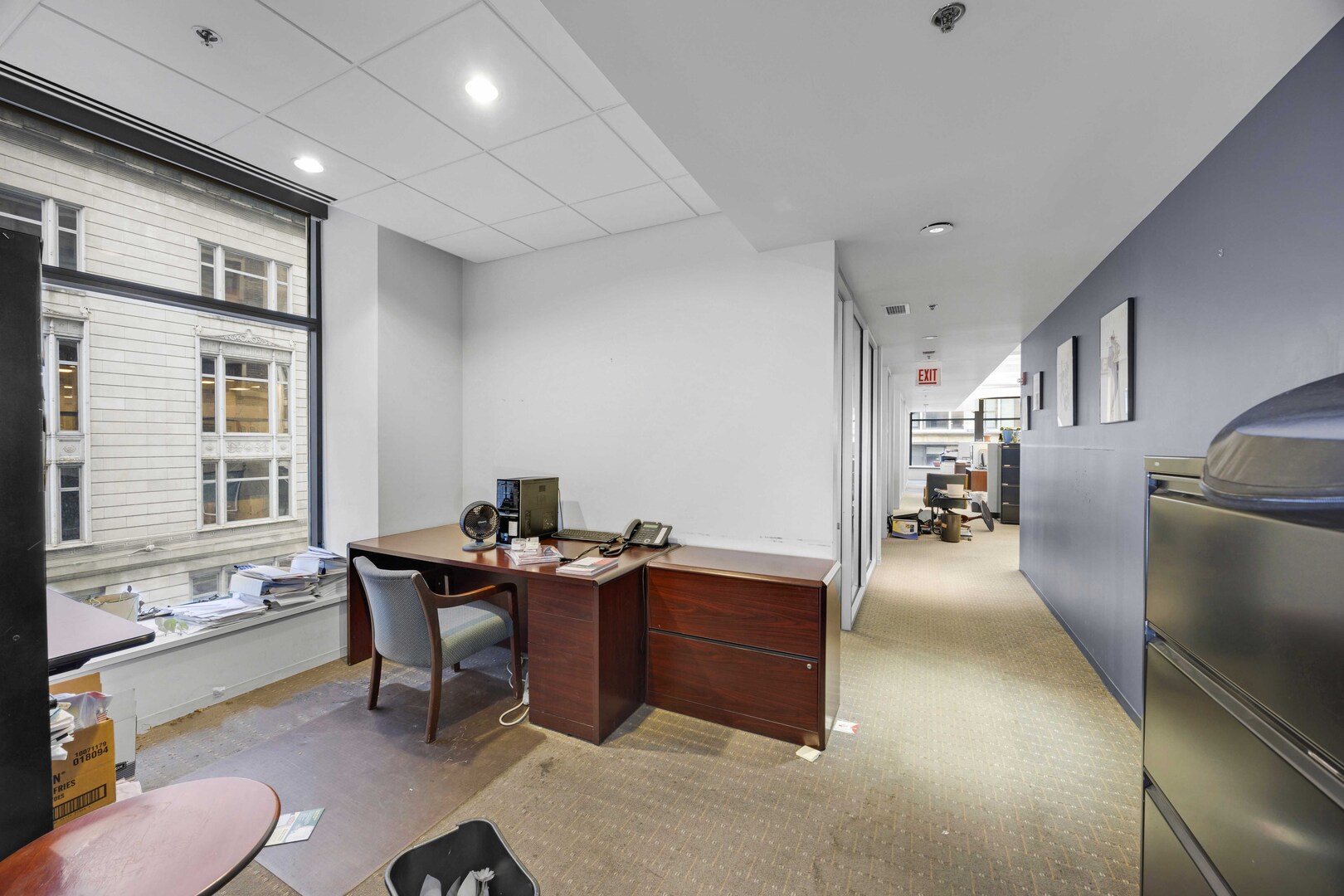 6 E Monroe Street 400