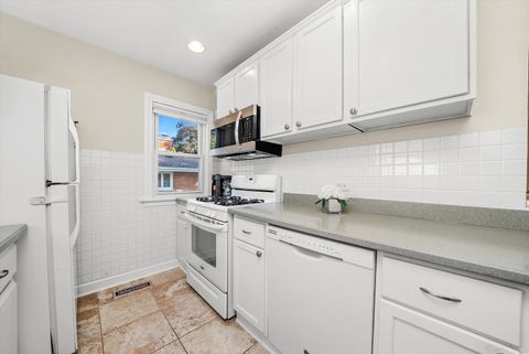 Tiny photo for 314 N Pine Street, Mount Prospect, IL 60056 (MLS # 12491018)