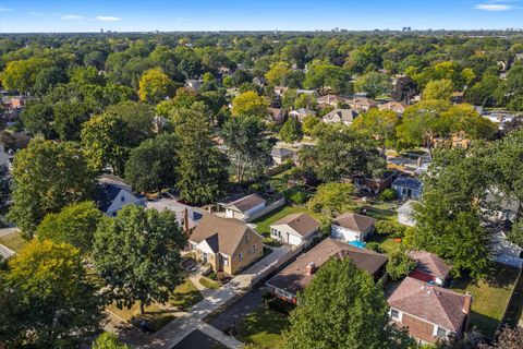 Tiny photo for 314 N Pine Street, Mount Prospect, IL 60056 (MLS # 12491018)