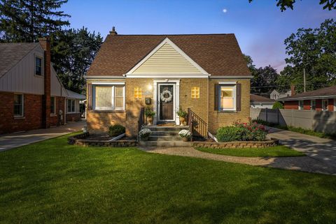 Tiny photo for 314 N Pine Street, Mount Prospect, IL 60056 (MLS # 12491018)