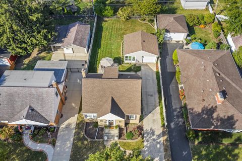 Tiny photo for 314 N Pine Street, Mount Prospect, IL 60056 (MLS # 12491018)