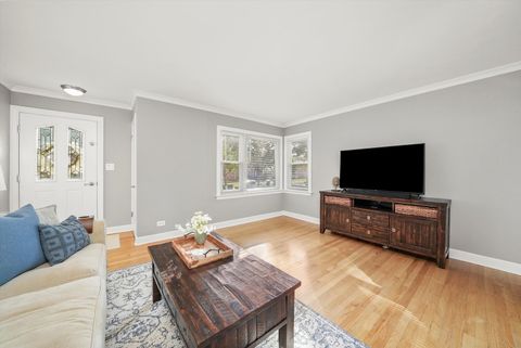 Tiny photo for 314 N Pine Street, Mount Prospect, IL 60056 (MLS # 12491018)