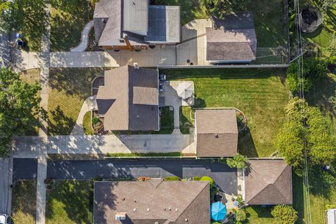Tiny photo for 314 N Pine Street, Mount Prospect, IL 60056 (MLS # 12491018)