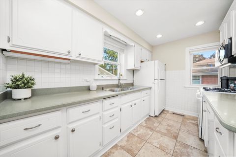 Tiny photo for 314 N Pine Street, Mount Prospect, IL 60056 (MLS # 12491018)