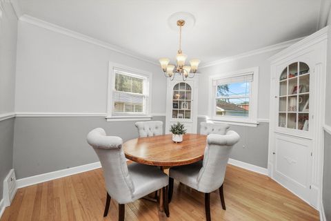 Tiny photo for 314 N Pine Street, Mount Prospect, IL 60056 (MLS # 12491018)