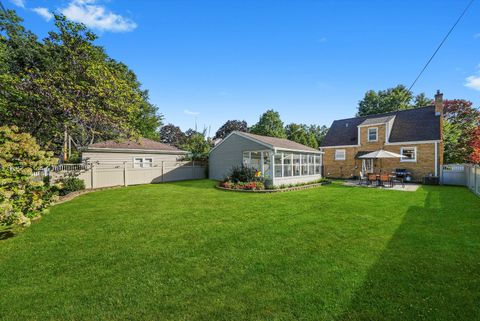 Tiny photo for 314 N Pine Street, Mount Prospect, IL 60056 (MLS # 12491018)