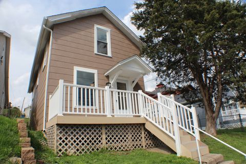 Photo of 2118 E 12th Street, Davenport, IA 52803 (MLS # 12624467)