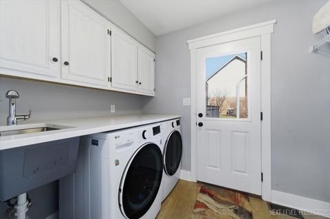 Tiny photo for 980 Persimmon Court, St. Charles, IL 60174 (MLS # 12639425)