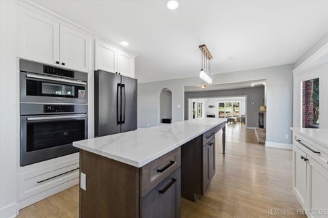 Tiny photo for 980 Persimmon Court, St. Charles, IL 60174 (MLS # 12639425)