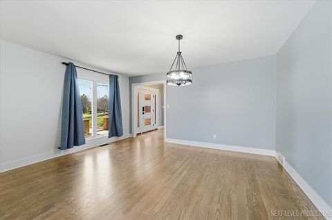 Tiny photo for 980 Persimmon Court, St. Charles, IL 60174 (MLS # 12639425)