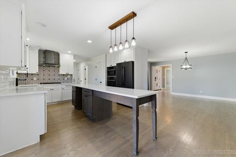 Tiny photo for 980 Persimmon Court, St. Charles, IL 60174 (MLS # 12639425)