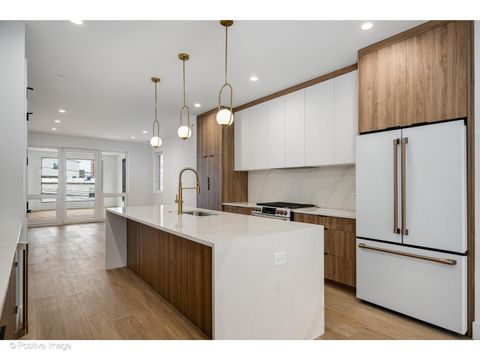 Tiny photo for 1124 W Addison Street #2, Chicago, IL 60613 (MLS # 12531158)
