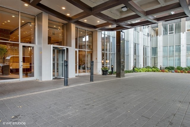 655 W Irving Park Road 5504