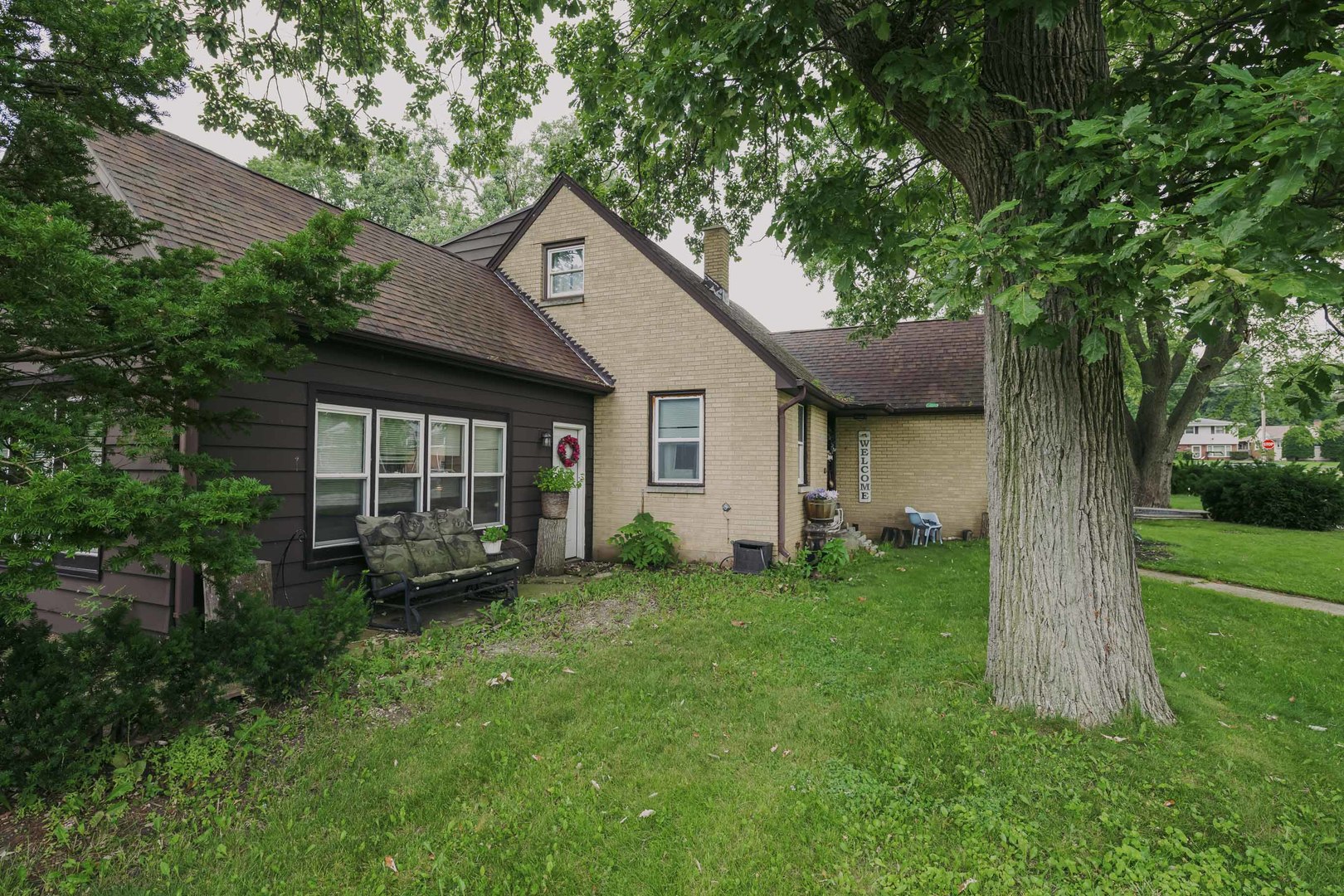 2115 LYDIA Street