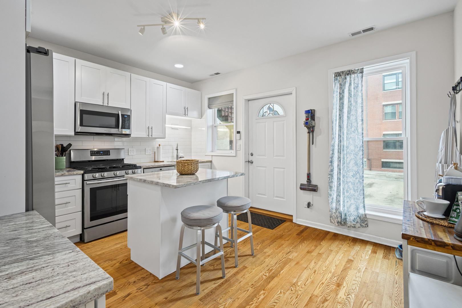 4510 S Greenwood Avenue 2