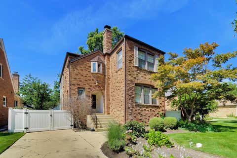 Photo of 1820 S Ashland Avenue, Park Ridge, IL 60068 (MLS # 12738117)