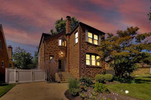 Tiny photo for 1820 S Ashland Avenue, Park Ridge, IL 60068 (MLS # 12738117)