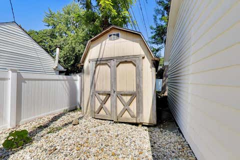 Tiny photo for 1820 S Ashland Avenue, Park Ridge, IL 60068 (MLS # 12738117)