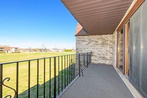 Tiny photo for 15704 Deerfield Court #2N, Orland Park, IL 60462 (MLS # 12627524)