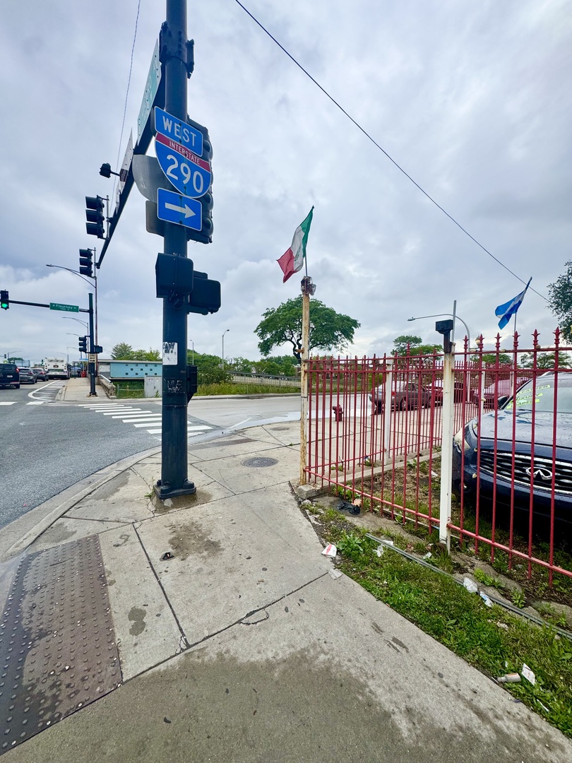 628 S Cicero Avenue