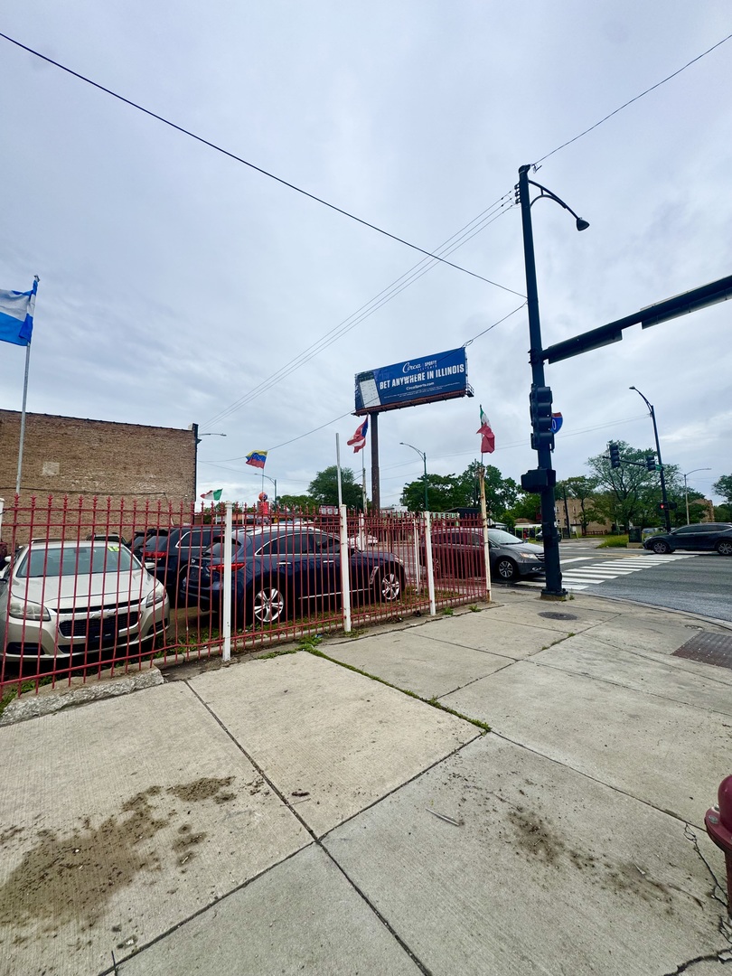 628 S Cicero Avenue