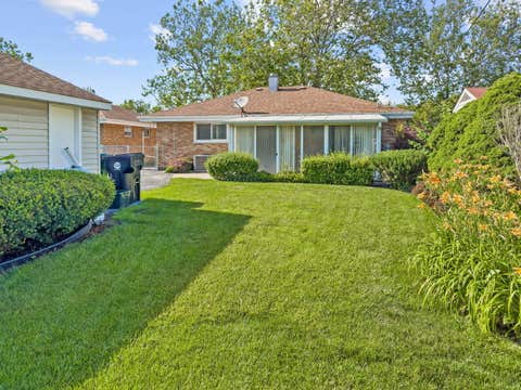 Tiny photo for 11115 Martindale Drive, Westchester, IL 60154 (MLS # 12686070)