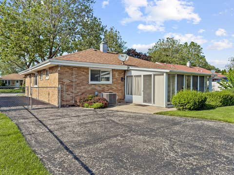 Tiny photo for 11115 Martindale Drive, Westchester, IL 60154 (MLS # 12686070)