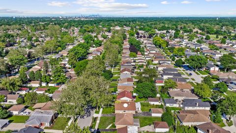 Tiny photo for 11115 Martindale Drive, Westchester, IL 60154 (MLS # 12686070)