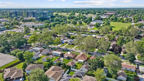 Tiny photo for 11115 Martindale Drive, Westchester, IL 60154 (MLS # 12686070)