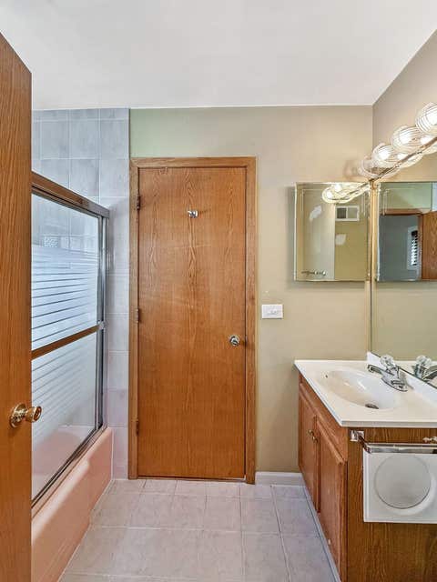 Tiny photo for 11115 Martindale Drive, Westchester, IL 60154 (MLS # 12686070)