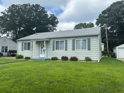 Photo of 3721 13th Avenue, Moline, IL 61265 (MLS # 12722442)