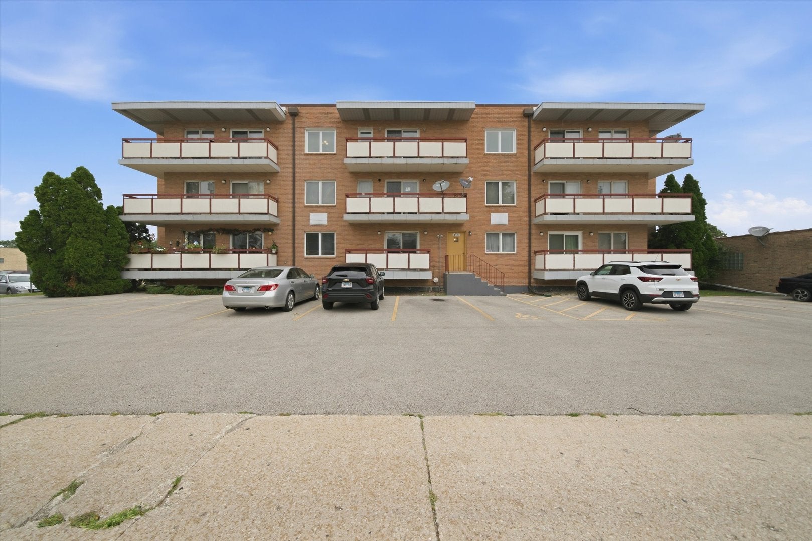 6441 W Pershing Road 104