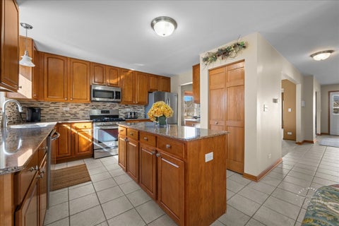 Tiny photo for 2518 Imgrund Road, North Aurora, IL 60542 (MLS # 12647994)