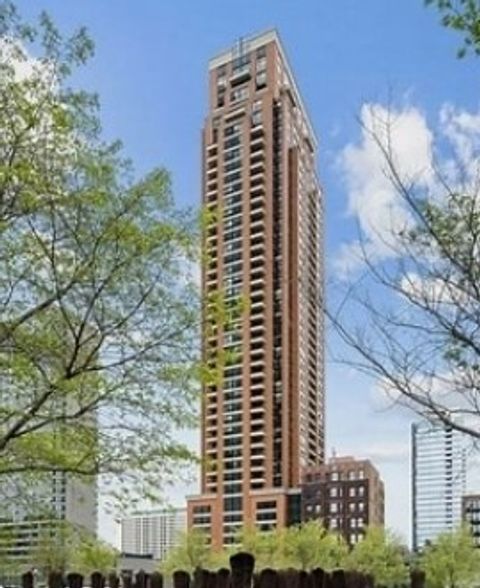 1160 S MICHIGAN Avenue 2105 Chicago IL 60605