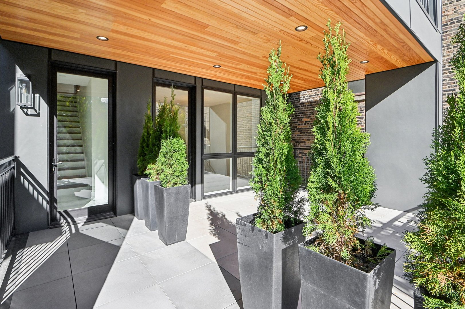 1536 W Chestnut Street B