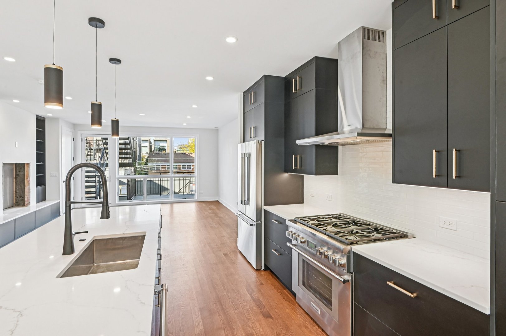 1536 W Chestnut Street B