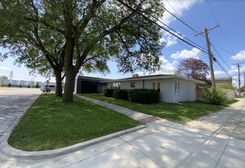 Tiny photo for 4642 S Hawthorne Avenue, Lyons, IL 60534 (MLS # 12458270)