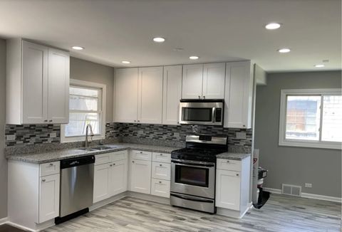 Tiny photo for 4642 S Hawthorne Avenue, Lyons, IL 60534 (MLS # 12458270)