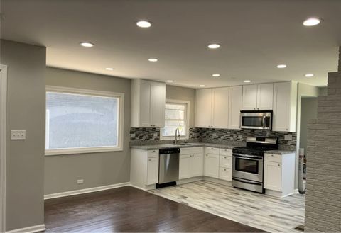 Tiny photo for 4642 S Hawthorne Avenue, Lyons, IL 60534 (MLS # 12458270)