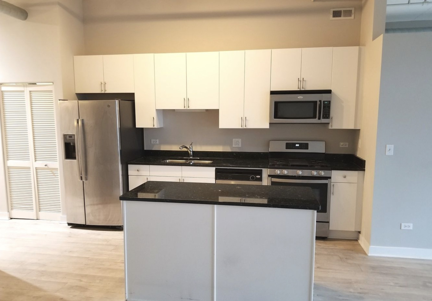 740 W Fulton Street 905