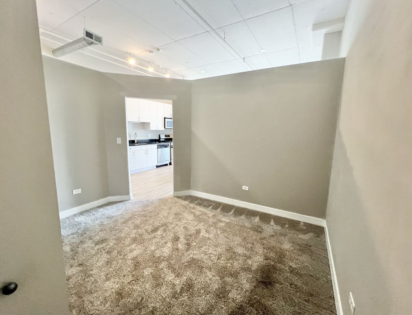 740 W Fulton Street 905