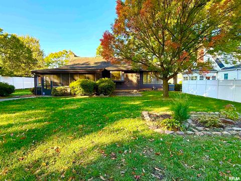 Tiny photo for 212 S 12TH Street, Herrin, IL 62948 (MLS # EB460325)