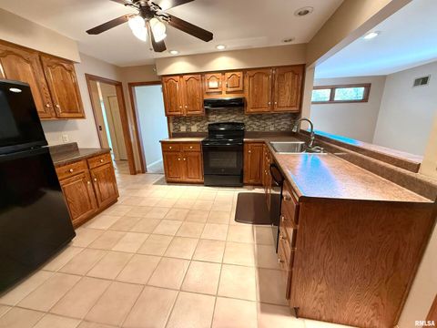 Tiny photo for 212 S 12TH Street, Herrin, IL 62948 (MLS # EB460325)