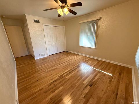 Tiny photo for 212 S 12TH Street, Herrin, IL 62948 (MLS # EB460325)